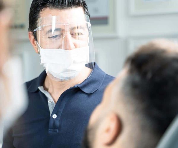 Effektive Parodontitis Behandlung im Zahnzentrum-Mitte